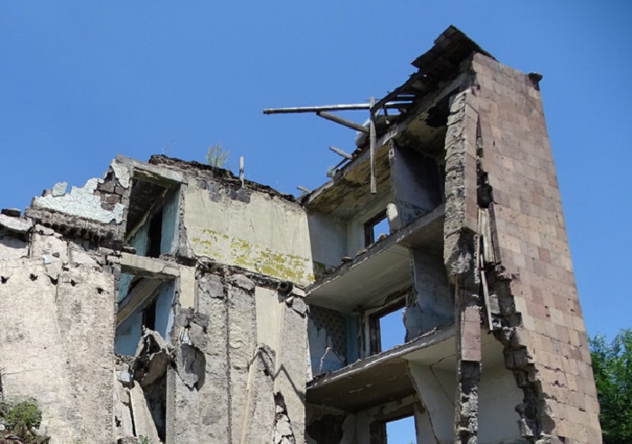 palazzina distrutta palazzina distrutta
