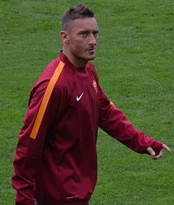 0681_totti_(14717979198)_(cropped)
