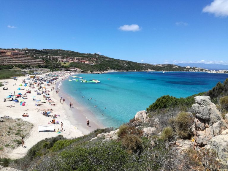 Indagine Federalberghi: quest'estate 34 milioni di italiana in vacanza Federalberghi