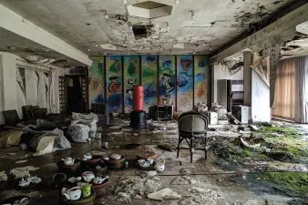 Hotel abbandonati in Giappone: le foto malinconiche di Shane Thoms