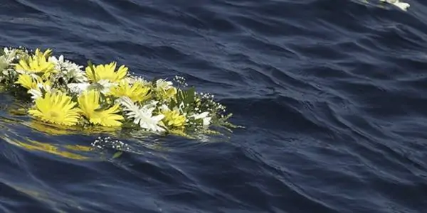 Migranti, barcone si rovescia e affonda: 22 morti