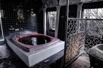 Hotel abbandonati in Giappone: le foto malinconiche di Shane Thoms