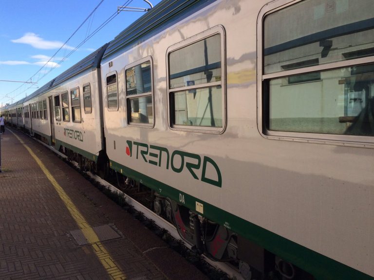 Convoglio Trenord travolge e uccide una persona: in tilt la tratta Milano-Varese Trenord