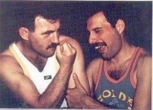 La Vita Privata Di Freddie Mercury Le Foto Con Il Suo Compagno Notizie It