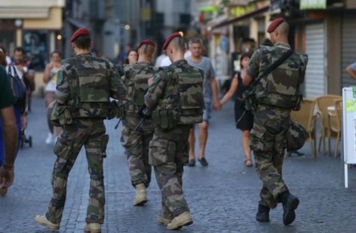 Militare antiterrorismo aggredito assalitore arrestato Militare