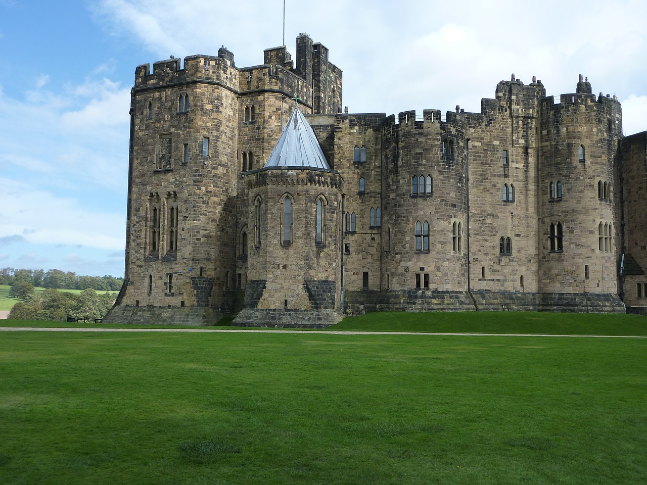 Harry Potter il castello di Hogwarts esiste davvero, ecco dove si trova Harry Potter il castello di Hogwarts esiste davvero, ecco dove si trova