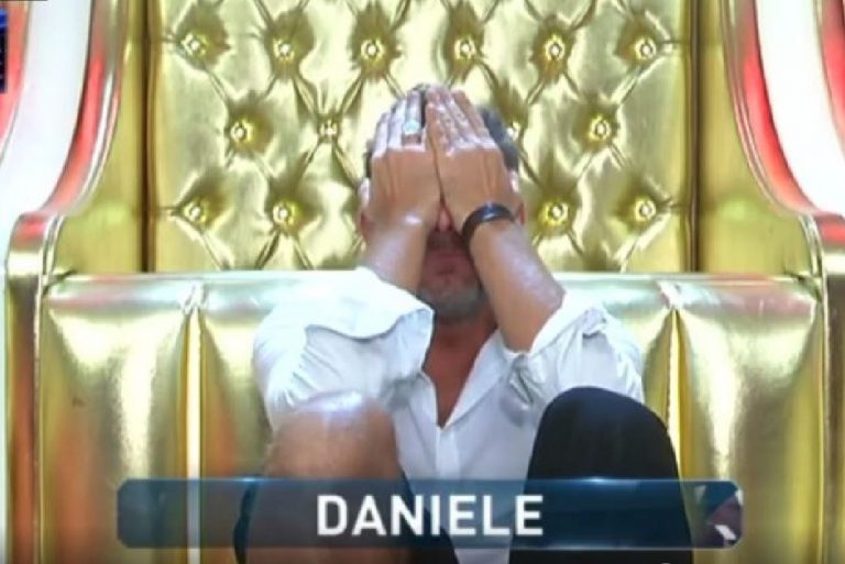 daniele bossari piange
