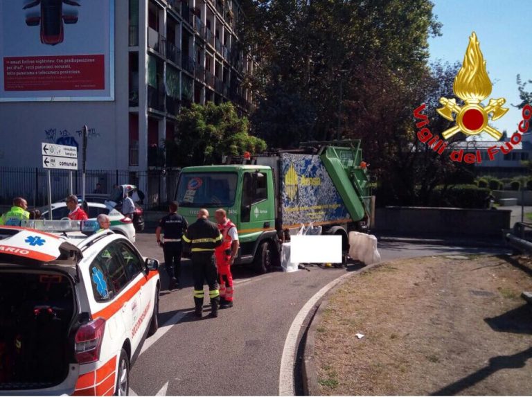 Milano, investito da una camionetta: muore 74enne investito