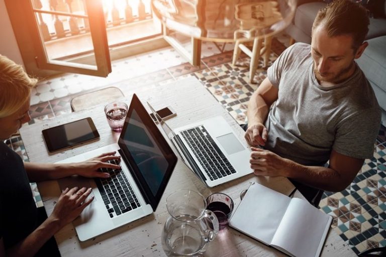 Nomadi digitali: il nuovo trend per viaggiare e lavorare lavoro online
