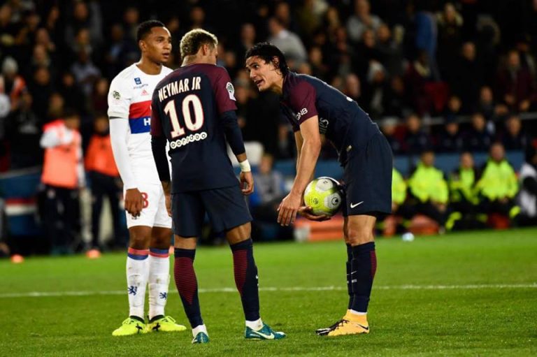Psg, Cavani-Neymar: rissa sfiorata anche negli spogliatoi Cavani