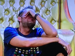 Gf Vip: malore per Daniele Bossari "Non vedo nulla"