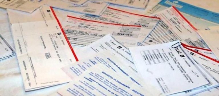 Bollette a 28 giorni: arrivano i primi rimborsi da 50 euro per i consumatori bollette a 28 giorni