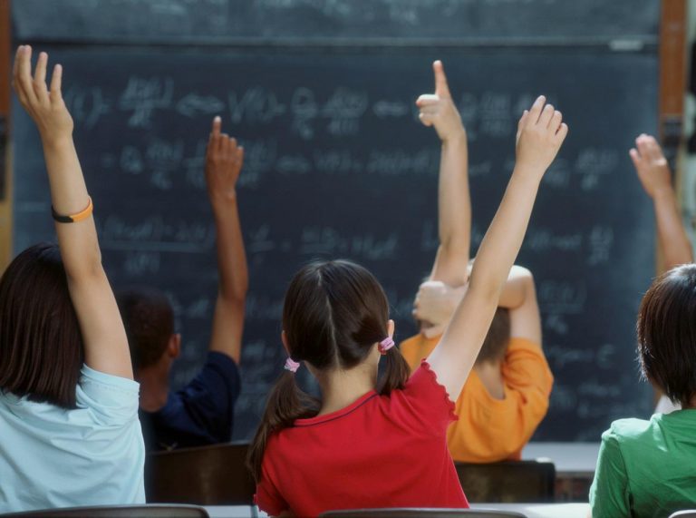 Bari, prende a schiaffi la prof della figlia 'Non la passerai liscia, ti faccio fuori' Bari