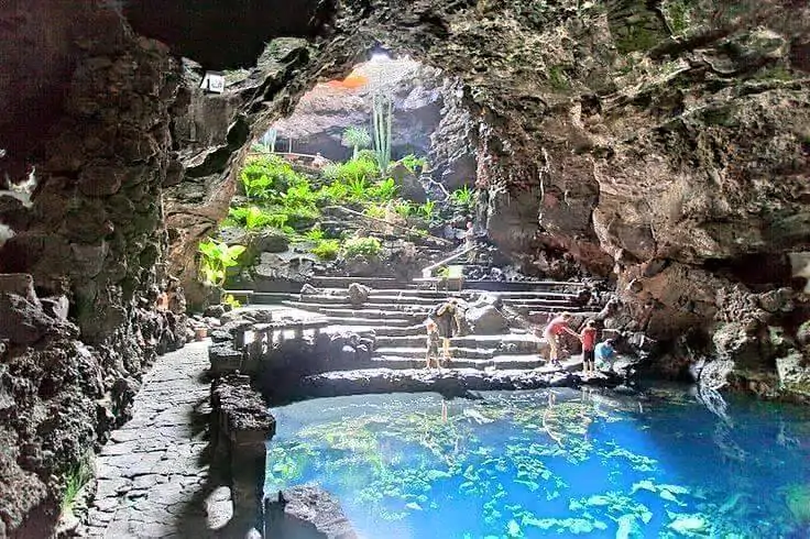 Grotta e piscina