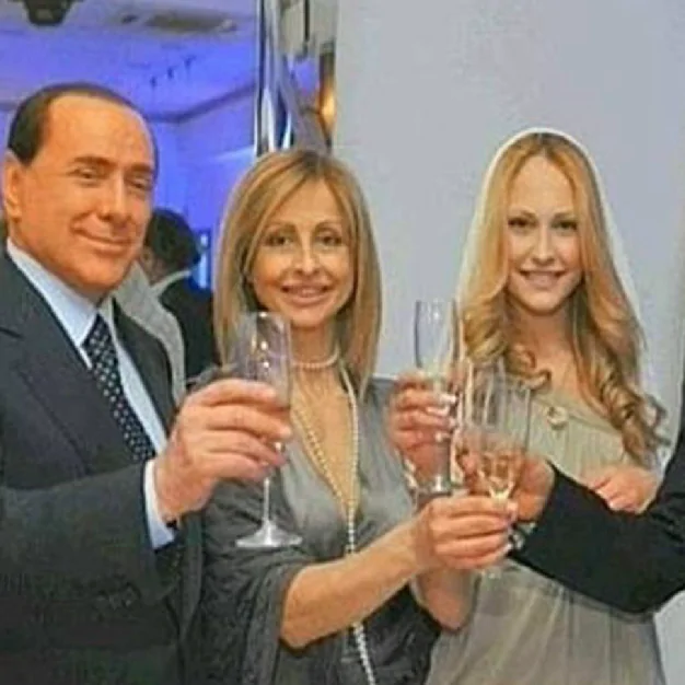 Brindisi con Berlusconi e la mamma