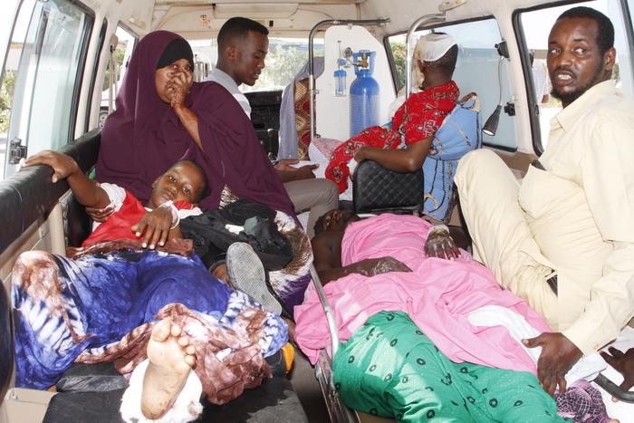 Somalia attentato a Mogadiscio oltre 300 morti