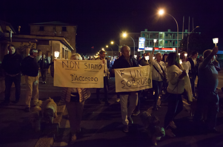 fiaccolata migranti