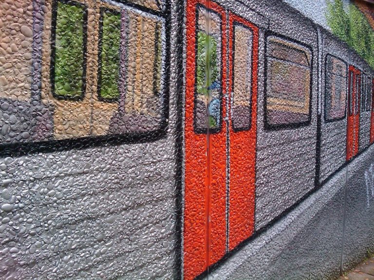 Imbrattano i vagoni del metrò: due writer spagnoli pagano i danni a Comune e Atm Writers