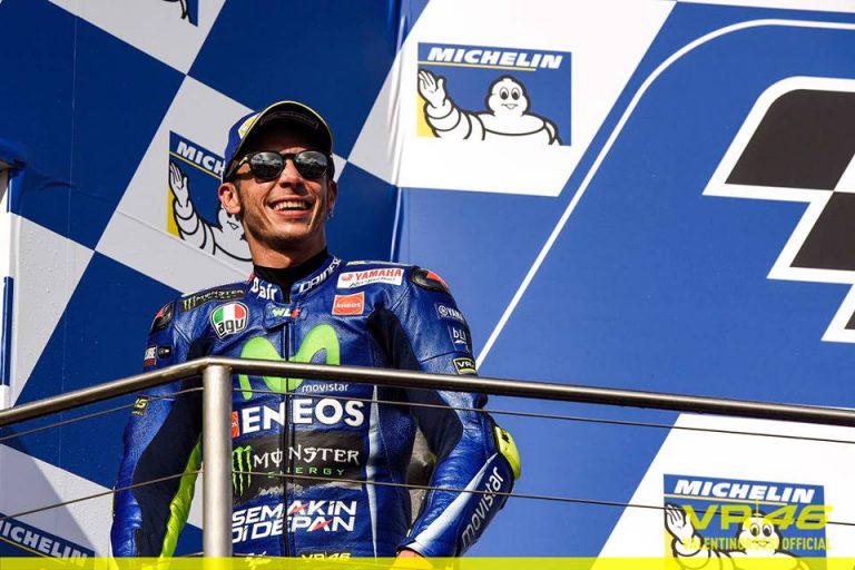 Valentino Rossi al MotoGP Australia ad un passo dal trionfo. Iannone gli nega la vittoria Valentino Rossi