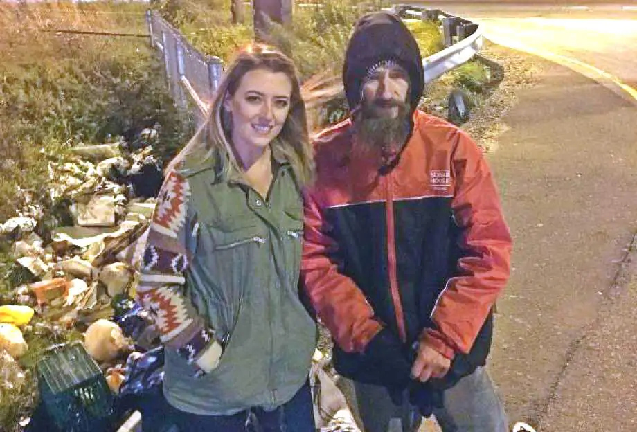 La ragazza e il senzatetto