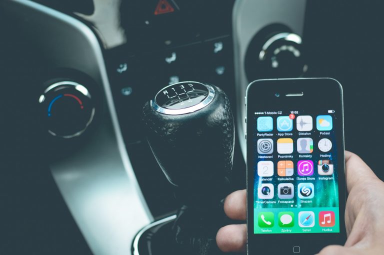 I Migliori Accessori per lo Smartphone da utilizzare per la tua Auto I Migliori Accessori per lo Smartphone da utilizzare per la tua Auto