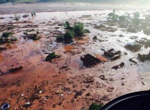 Taranto Fiume Rosso Nei Pressi Dell Ilva Per Colpa Del Maltempo Le Foto