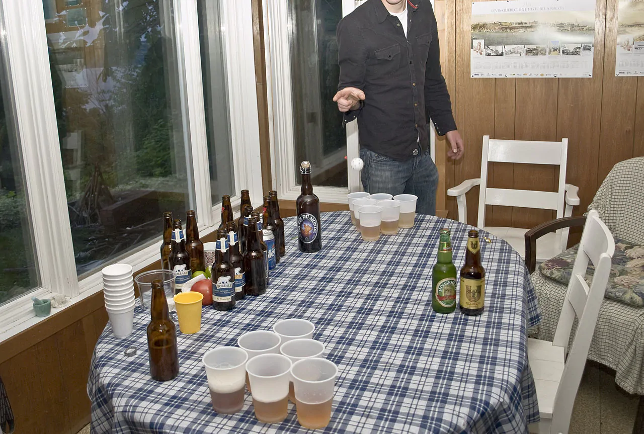 birra pong giochi alcolici di capodanno