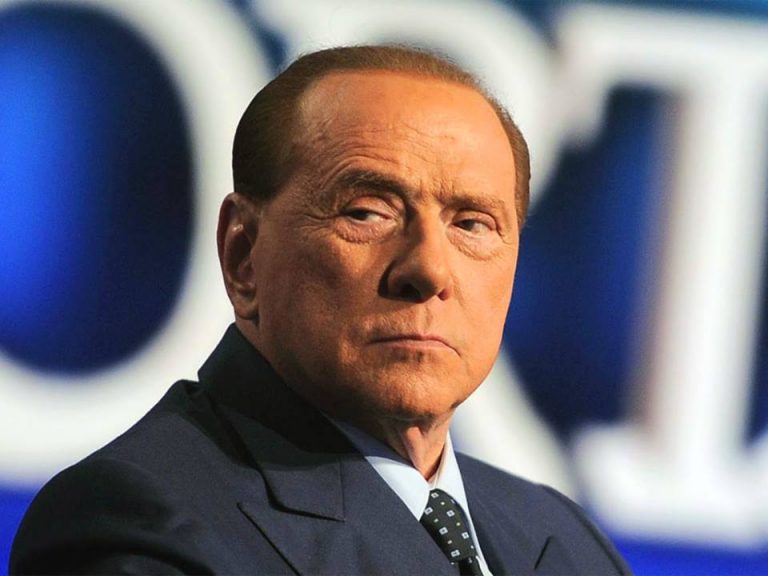 Berlusconi: "torno in campo contro il pericolo del M5S" Berlusconi