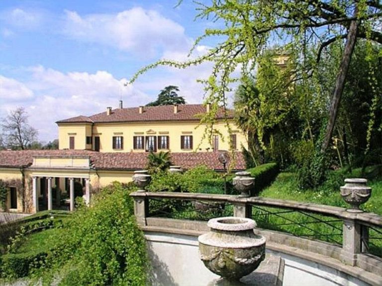 Villa Gernetto Lesmo: muore sul lavoro il giardiniere di Berlusconi Villa Gernetto Lesmo