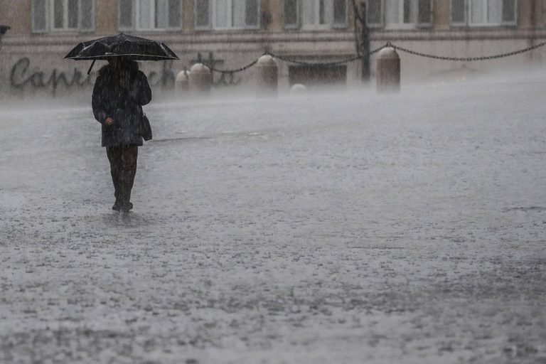 Maltempo, ultimo colpo di coda del 2017: pioggia e vento in arrivo Maltempo