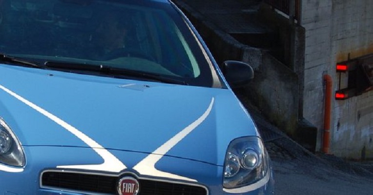 Varese, polizia perquisisce membri di un'associazione di skinhead Varese