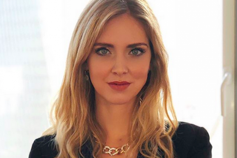 Chiara Ferragni hot davanti allo specchio su Instagram Chiara Ferragni