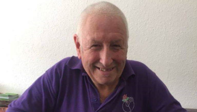Vive dieci anni in un bosco: la storia di Malcolm Applegate vive dieci anni