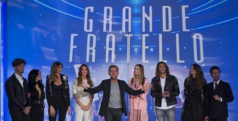 Laura Freddi distrugge Daniele Bossari: Laura Freddi distrugge Daniele Bossari: