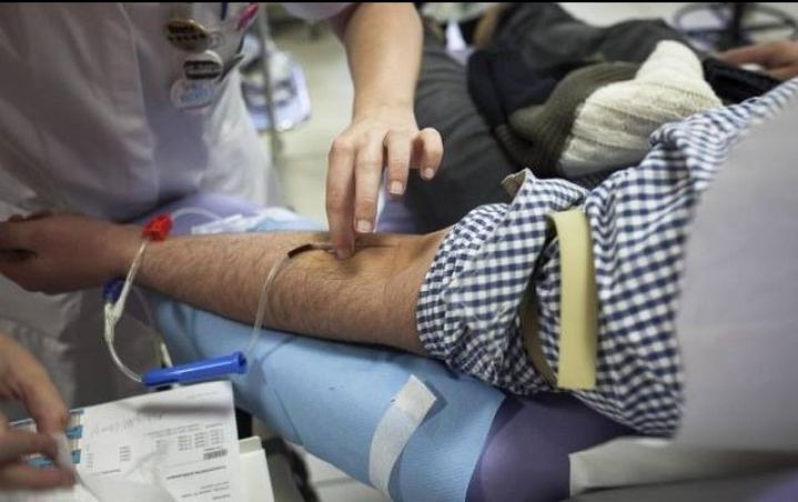 Omofobia Uomo dona il sangue
