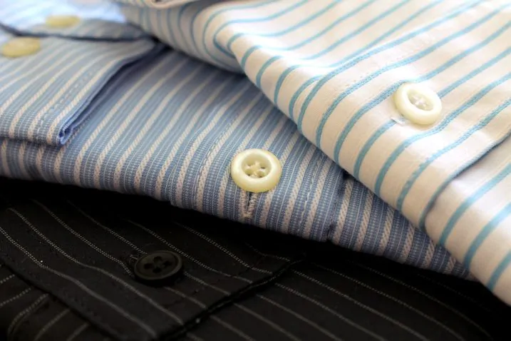 Come stringere una camicia senza portarla dal sarto