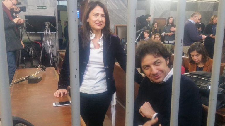 Dj Fabo, giudici non decidono per Cappato: sollevata legittimità costituzionale del reato Dj Fabo, giudici non decidono per Cappato: sollevata legittimità costituzionale del reato