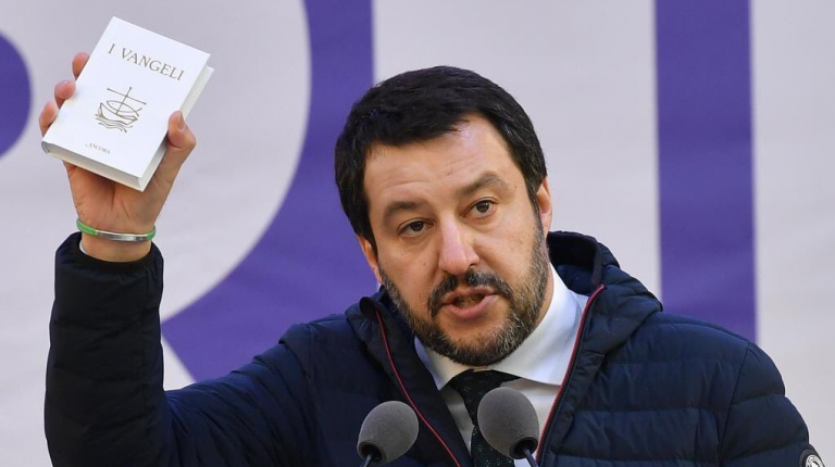 Lega, Maroni accusa Salvini di aver dimenticato il federalismo Lega, Maroni accusa Salvini di aver dimenticato il federalismo