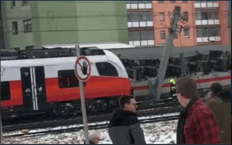 Austria/ Scontro tra due treni : almeno un morto e 20 feriti Austria/ Scontro tra due treni : almeno un morto e 20 feriti