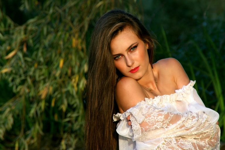 CAPELLI SPESSI E FLUENTI. prodotti per capelli