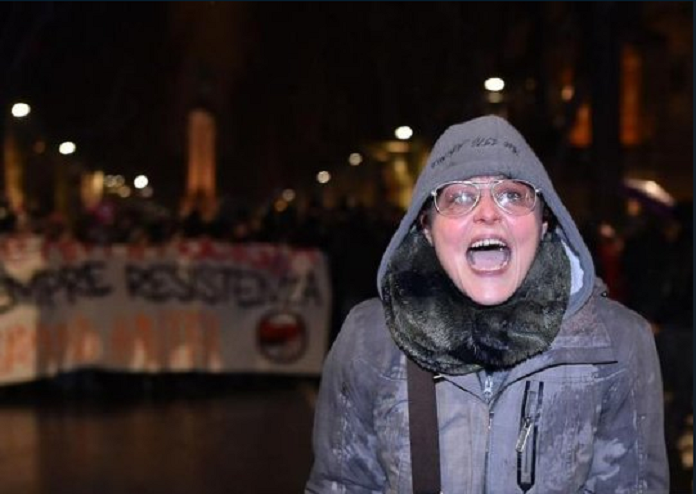 insulta poliziotti
