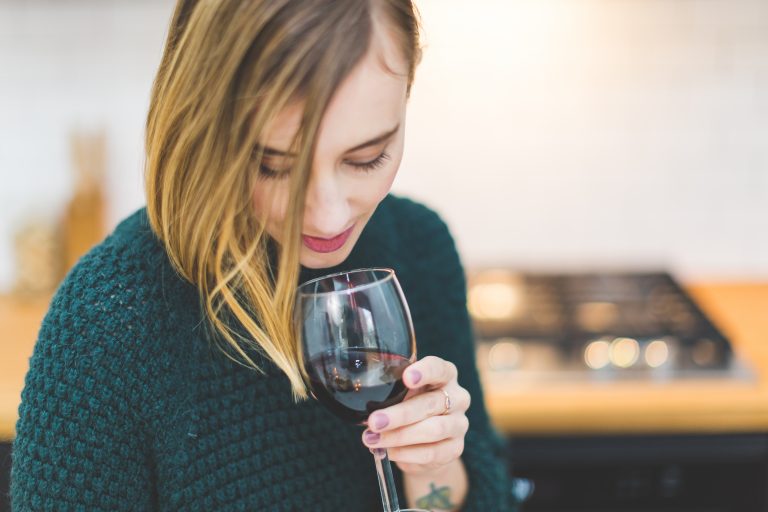 2 Bicchieri di Vino al giorno aiutano a smaltire le Tossine 2 Bicchieri di Vino al giorno aiutano a smaltire le Tossine