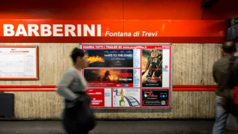 Militare si suicida sparandosi nei bagni della metro Barberini a Roma Militare si suicida sparandosi nei bagni della metro Barberini a Roma