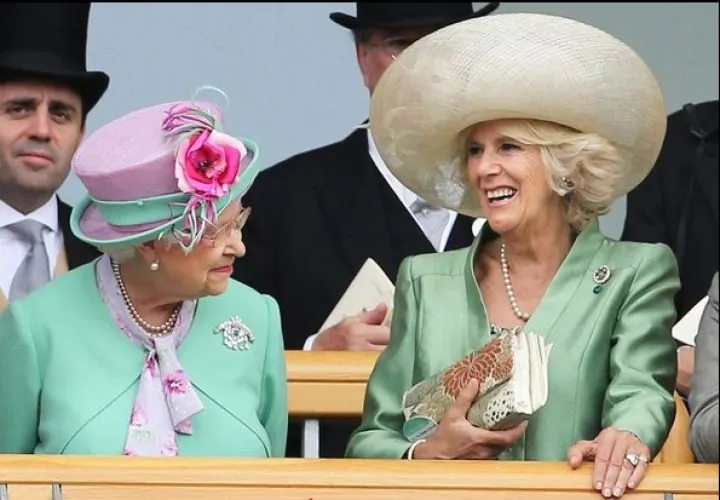 Regina Elisabetta e Camilla1