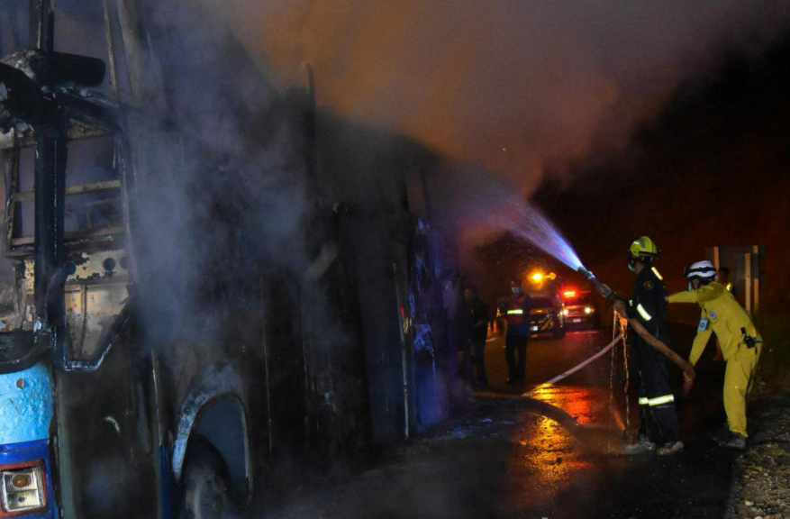 Risultati immagini per autobus in fiamme thailandia