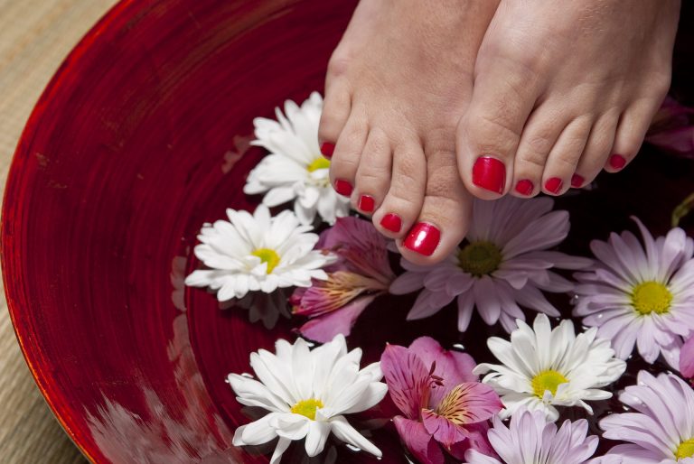 Come fare una pedicure da sola: istruzioni