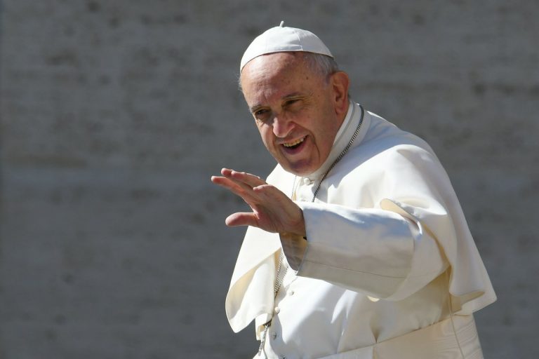 Lavanda dei piedi papa