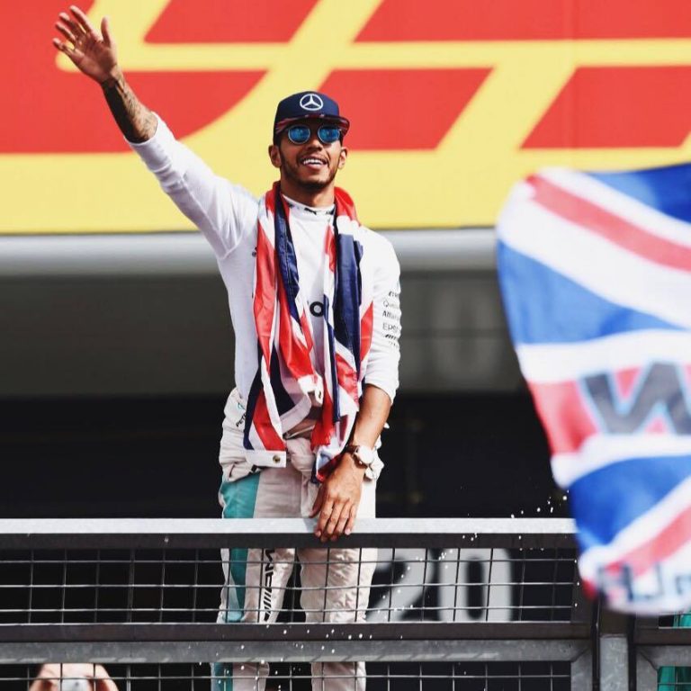 GP Azerbaijan: vince Hamilton, disastro RedBull