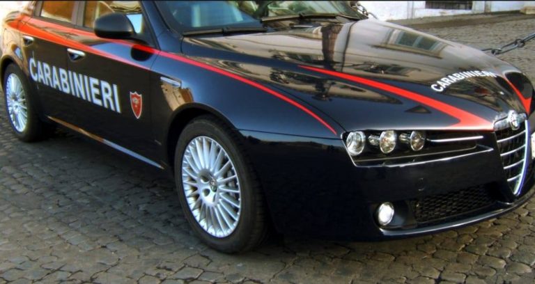 macchina dei carabinieri ubriaco
