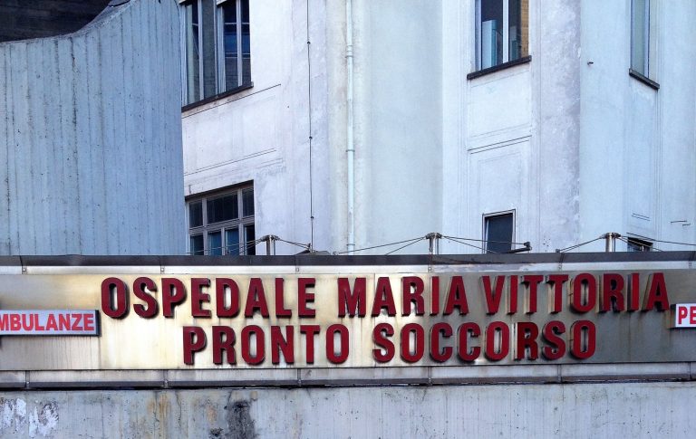 ospedale maria vittoria impiccato